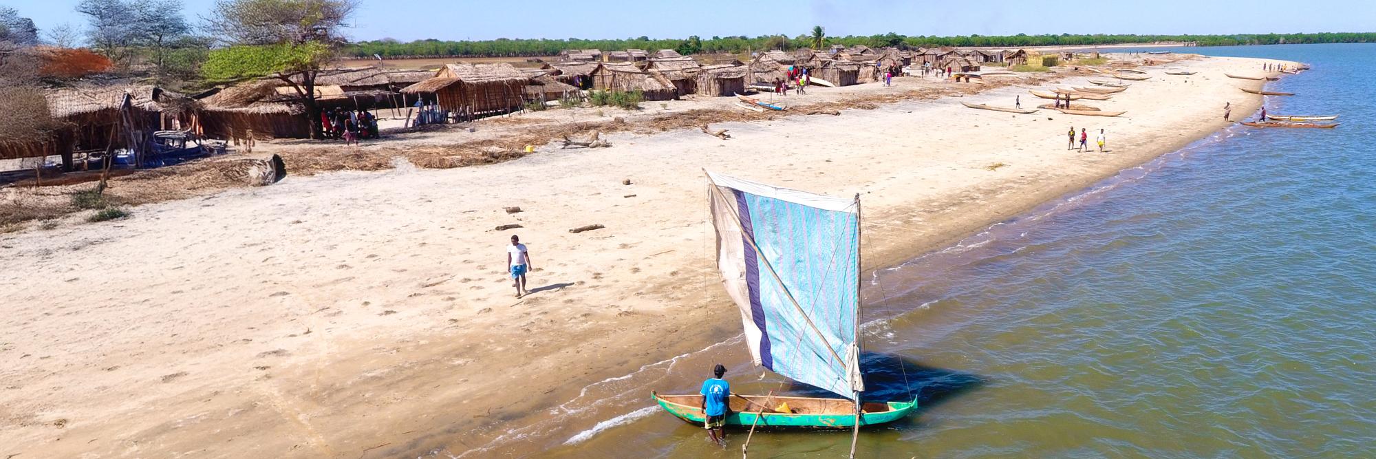 25 canoes for Madagascar
